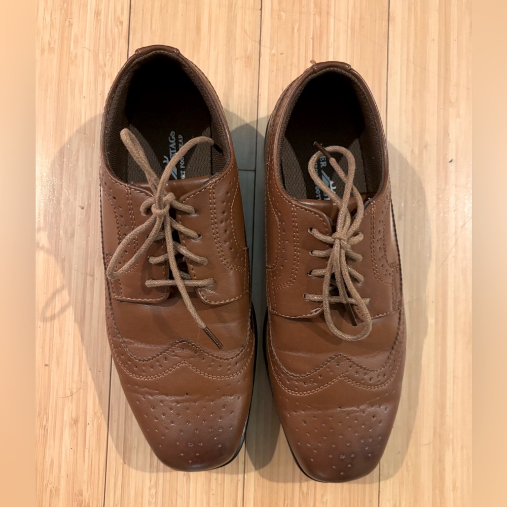 Boys Deer Stag Comfort Sole Brown Wingtips size 5M. EUC
